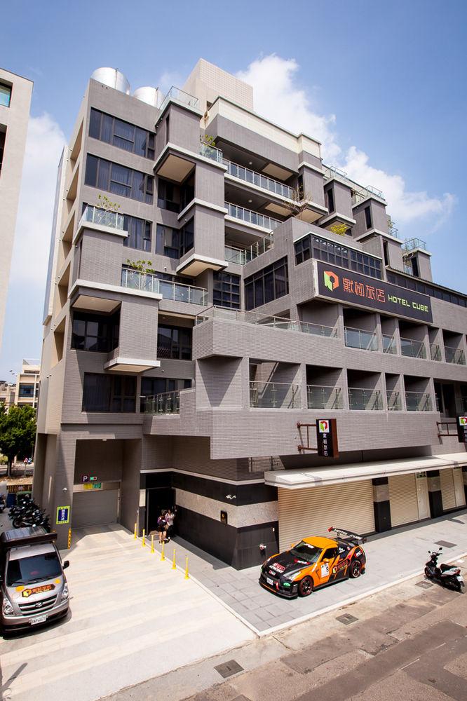 Hotel Cube Đài Trung Ngoại thất bức ảnh