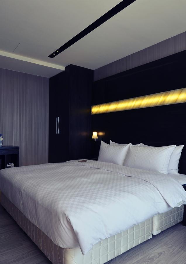Hotel Cube Đài Trung Ngoại thất bức ảnh