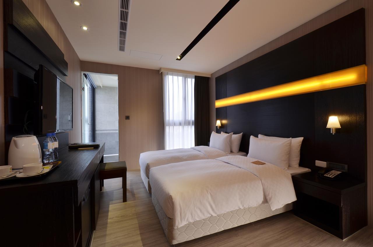 Hotel Cube Đài Trung Ngoại thất bức ảnh