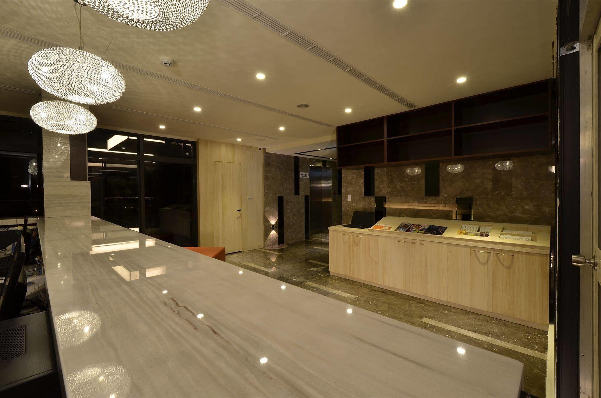 Hotel Cube Đài Trung Ngoại thất bức ảnh