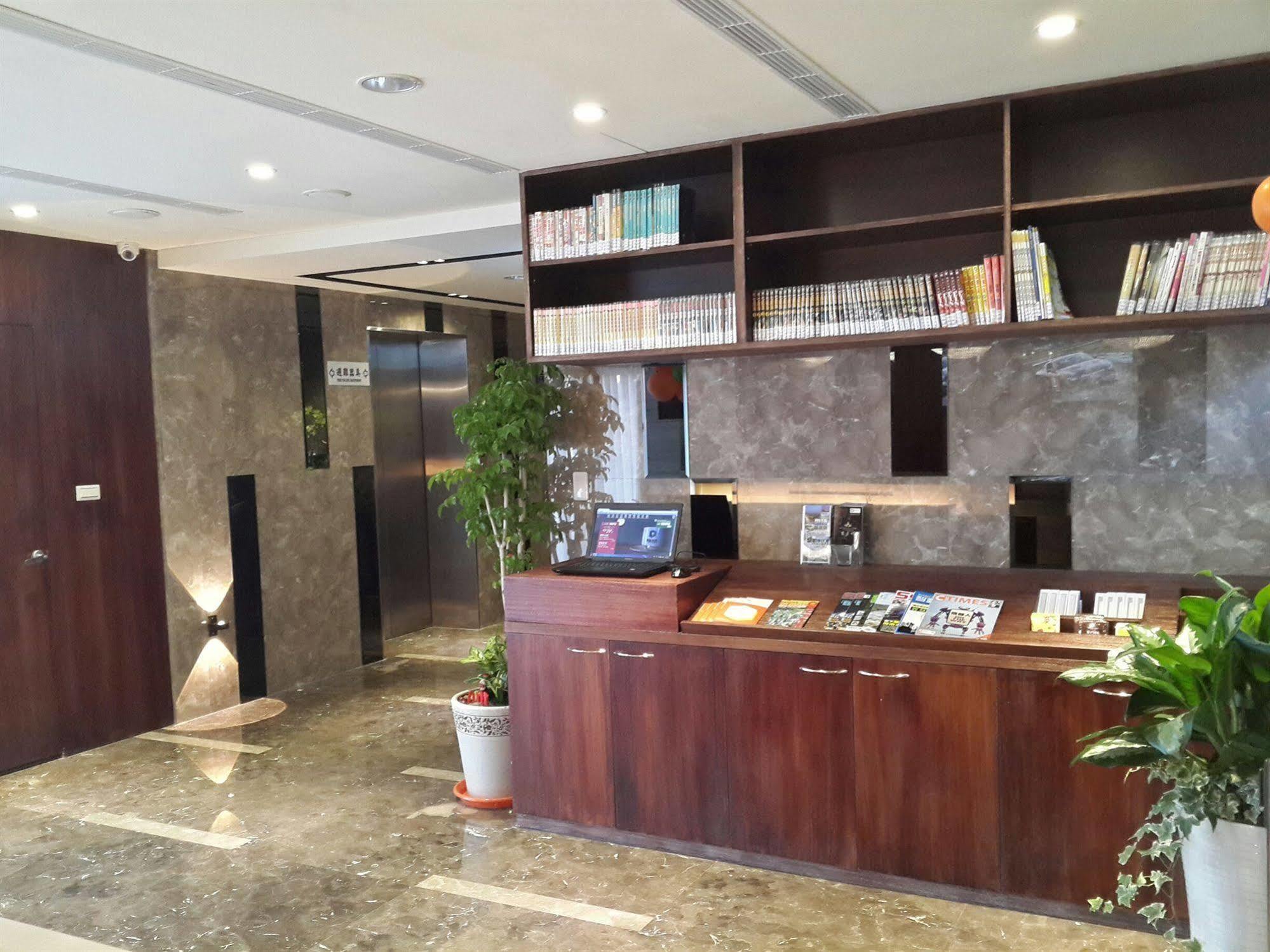 Hotel Cube Đài Trung Ngoại thất bức ảnh