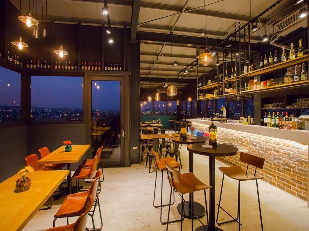 Hotel Cube Đài Trung Ngoại thất bức ảnh