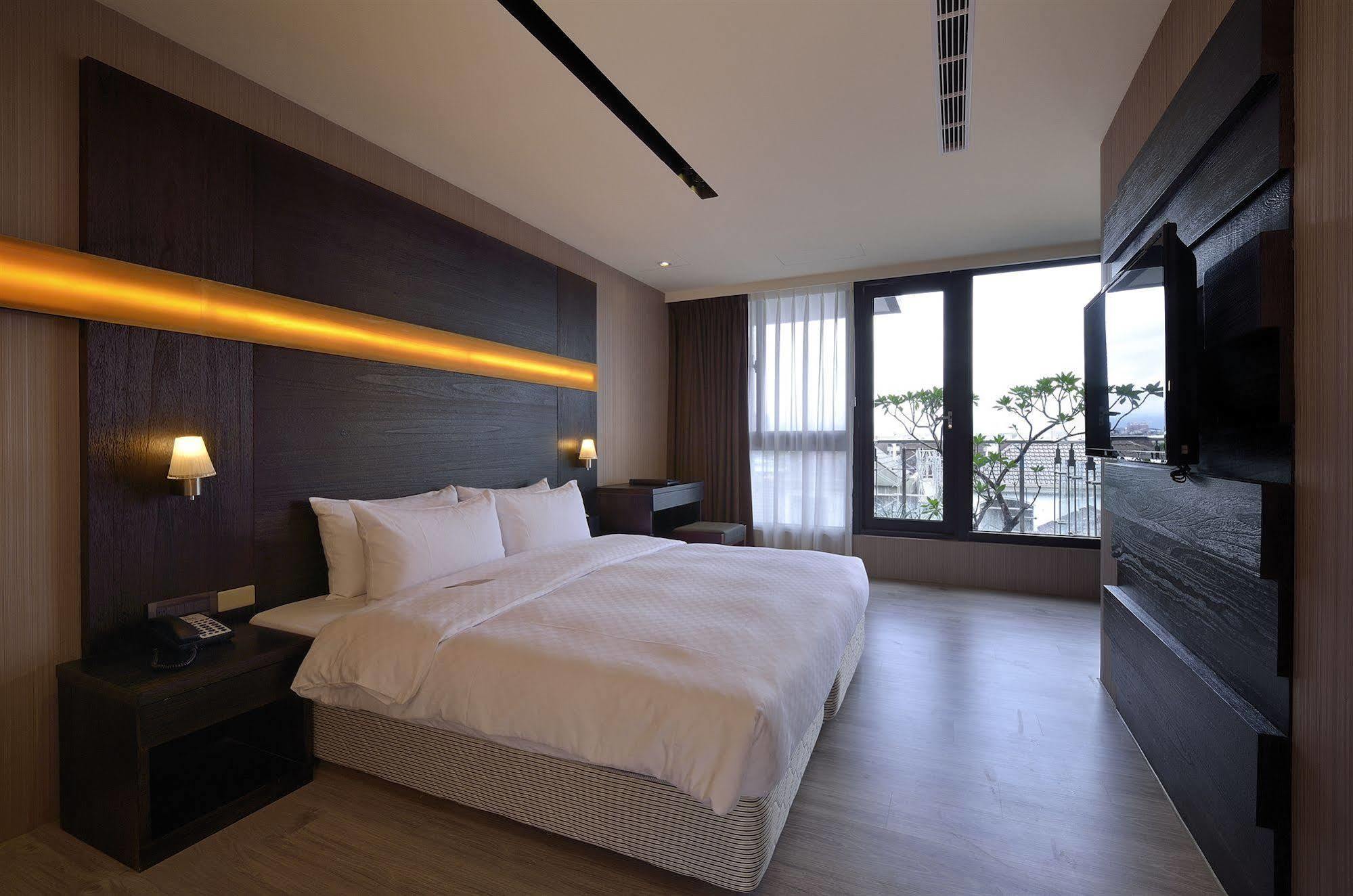 Hotel Cube Đài Trung Ngoại thất bức ảnh