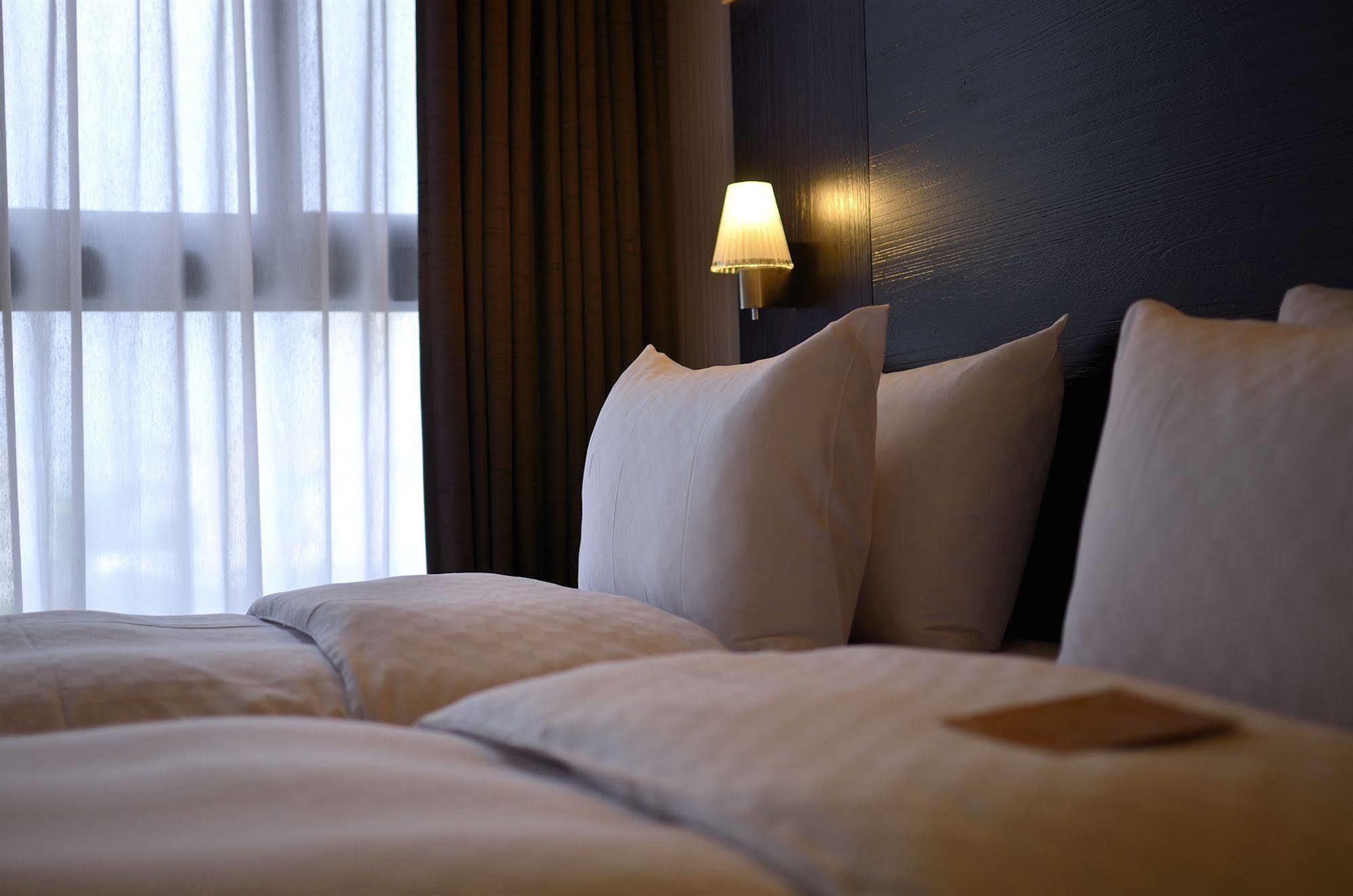 Hotel Cube Đài Trung Ngoại thất bức ảnh