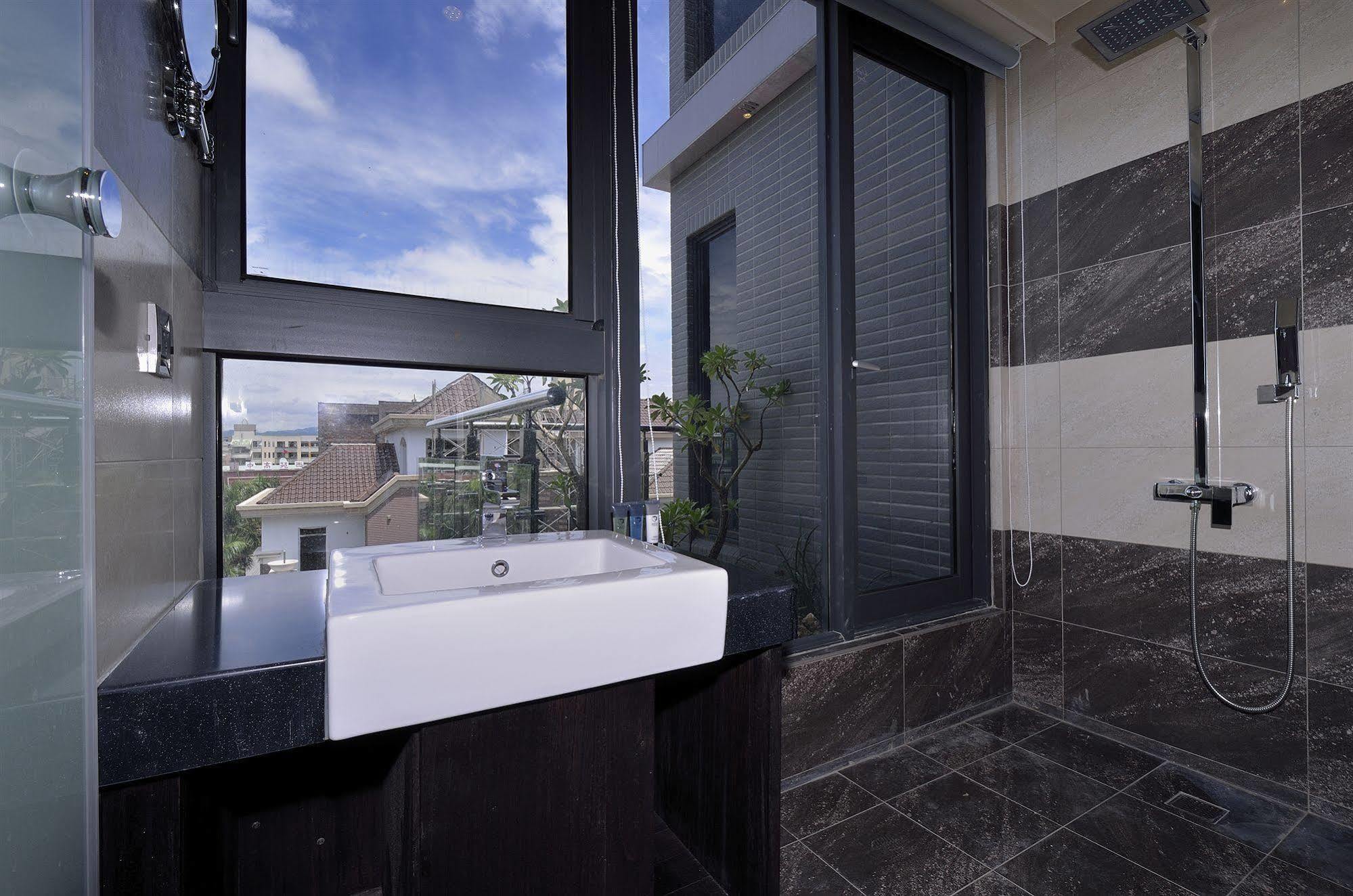 Hotel Cube Đài Trung Ngoại thất bức ảnh