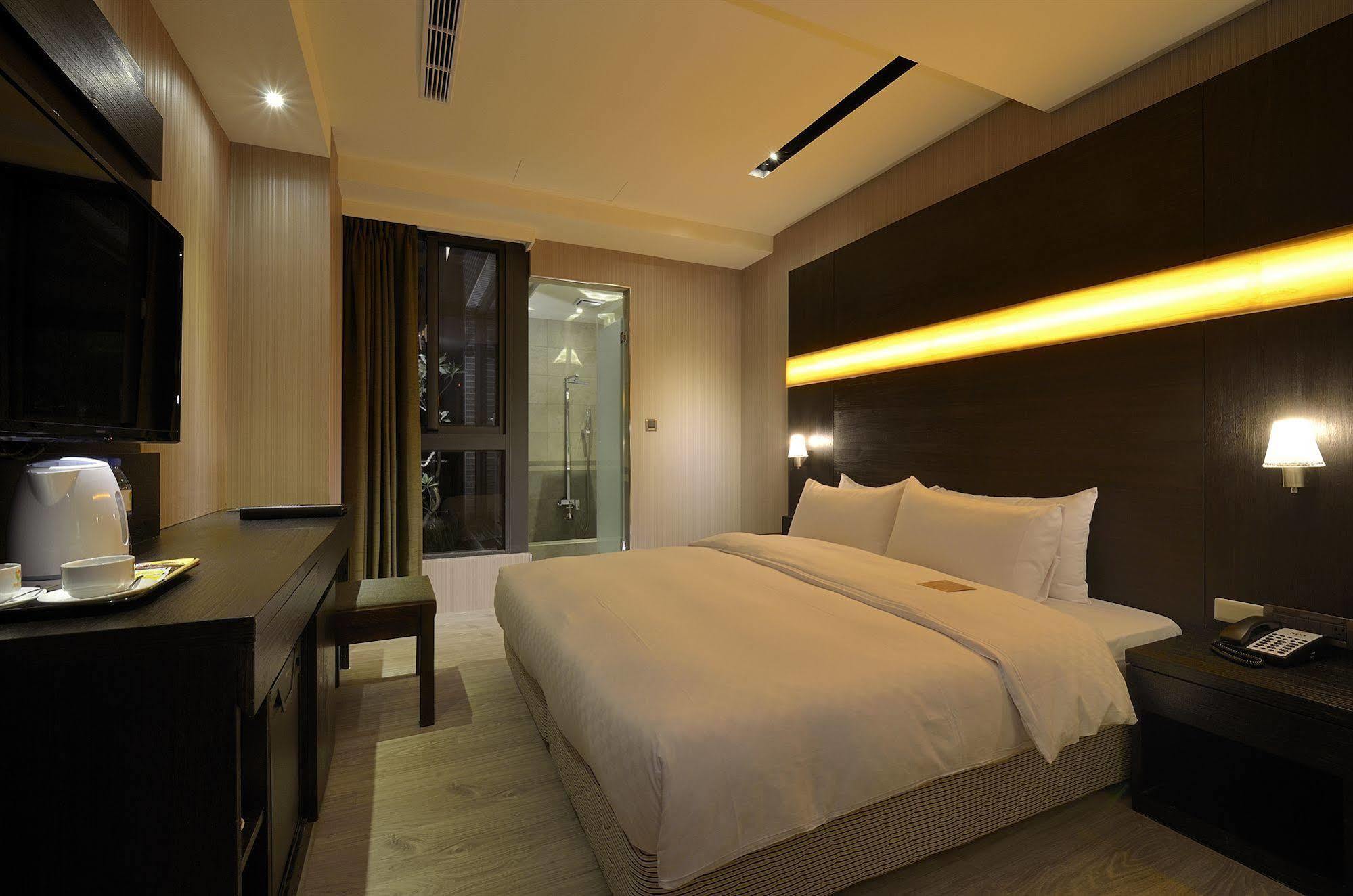 Hotel Cube Đài Trung Ngoại thất bức ảnh